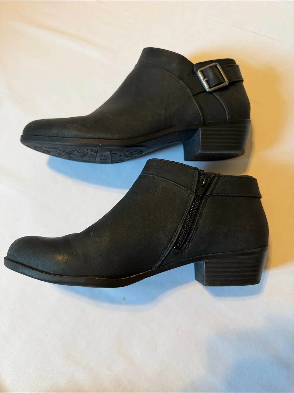Life Stride Black Leather Low Heel Ankle Booties Shooties Women's Size 8.5